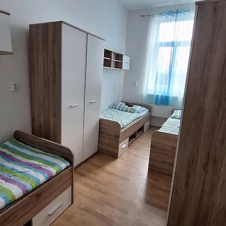 Hostinské Nad Restaurací Košetice Se Společnou Koupelnou, Wc A Kuchyňkou *