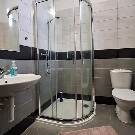 Hostinske Nad Restauraci Kosetice Se Spolecnou Koupelnou, Wc A Kuchynkou