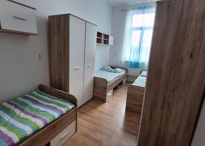 Hostinské Nad Restaurací Košetice Se Společnou Koupelnou, Wc A Kuchyňkou *