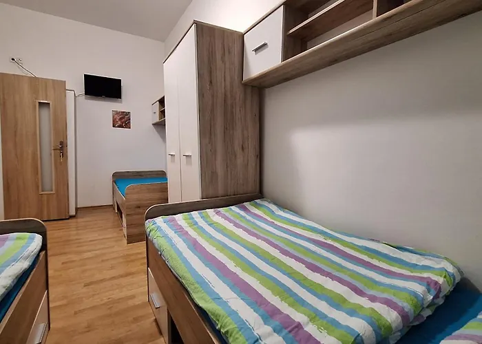Hostinské Nad Restaurací Košetice Se Společnou Koupelnou, Wc A Kuchyňkou * Pelhřimov